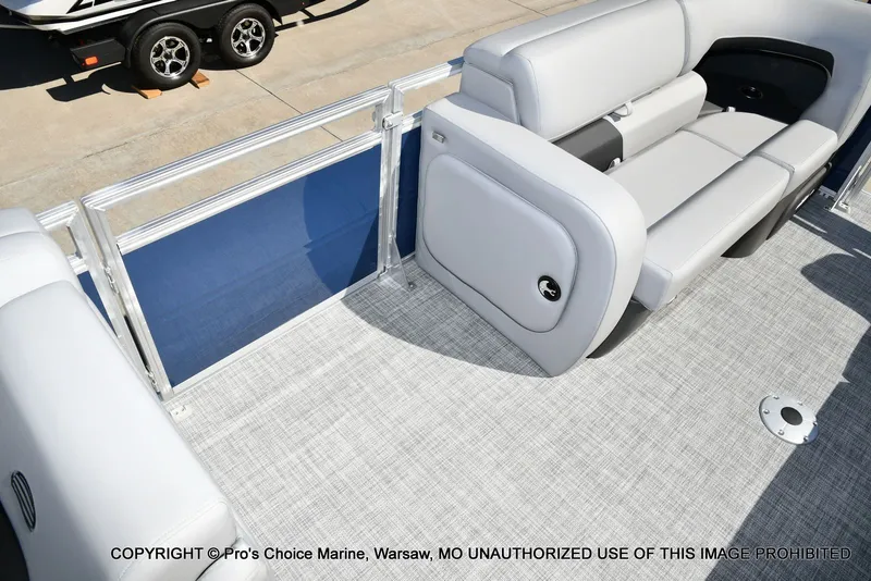 Slide: The Image of Sun Tracker Sportfish 22 DLX w/150 2026 - 60