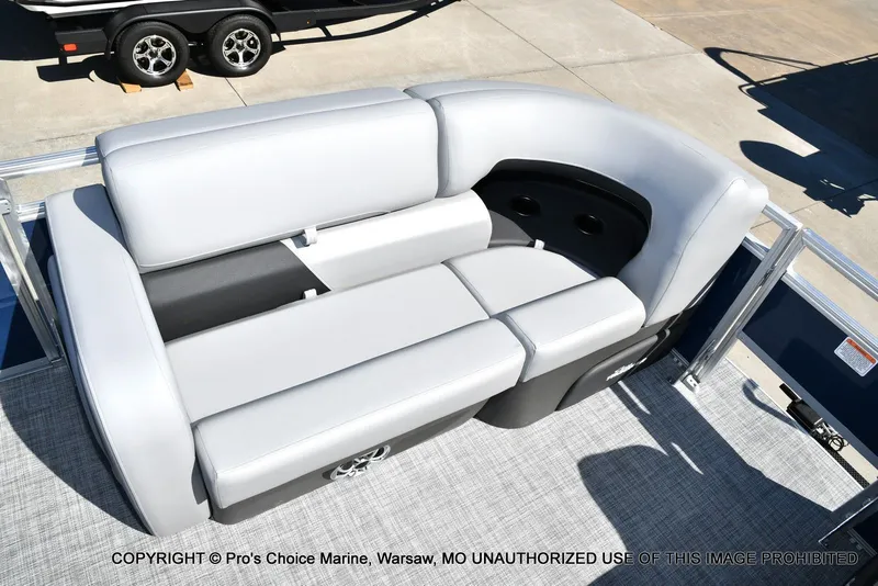 Slide: The Image of Sun Tracker Sportfish 22 DLX w/150 2026 - 68