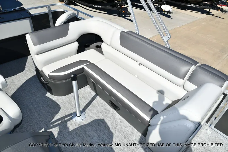 Slide: The Image of Sun Tracker Fishin' Barge 22 DLX w/115HP Pro-XS 4 Stroke 2026 - 13