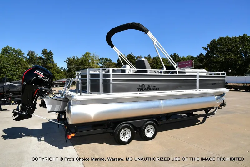 Slide: The Image of Sun Tracker Fishin' Barge 22 DLX w/115HP Pro-XS 4 Stroke 2026 - 16