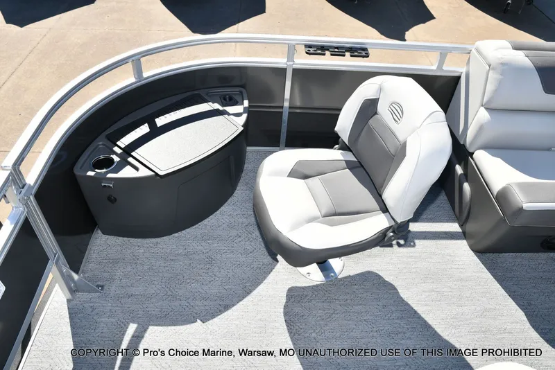 Slide: The Image of Sun Tracker Fishin' Barge 22 DLX w/115HP Pro-XS 4 Stroke 2026 - 28