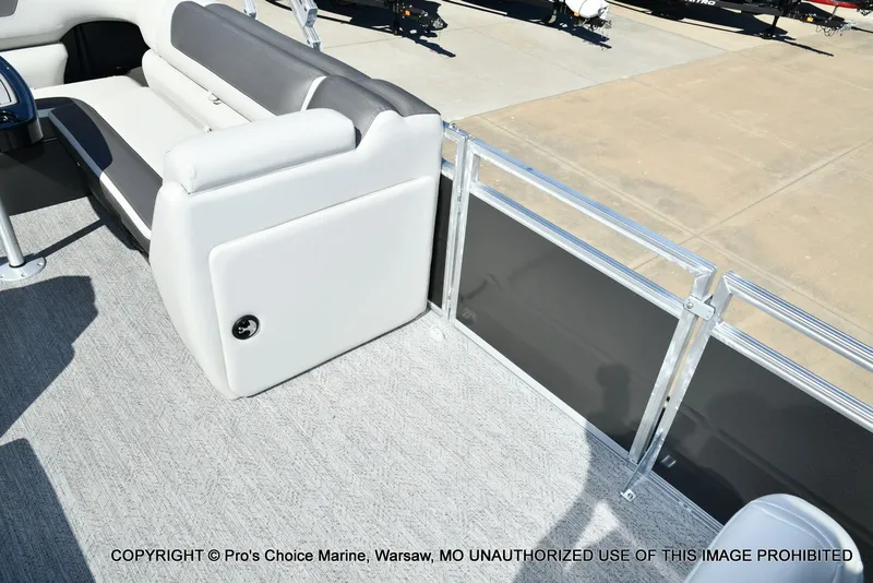 Slide: The Image of Sun Tracker Fishin' Barge 22 DLX w/115HP Pro-XS 4 Stroke 2026 - 33