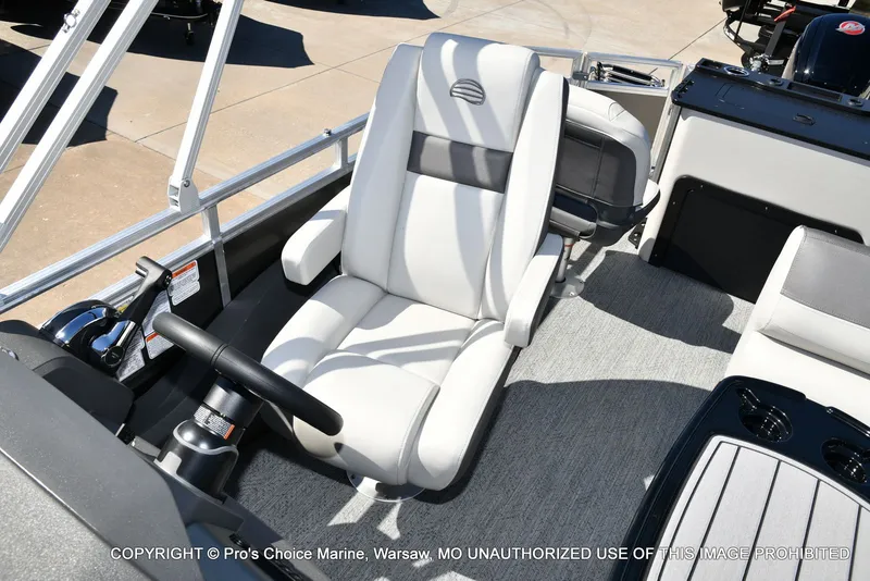 Slide: The Image of Sun Tracker Fishin' Barge 22 DLX w/115HP Pro-XS 4 Stroke 2026 - 40