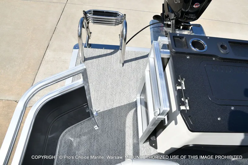 Slide: The Image of Sun Tracker Fishin' Barge 22 DLX w/115HP Pro-XS 4 Stroke 2026 - 44