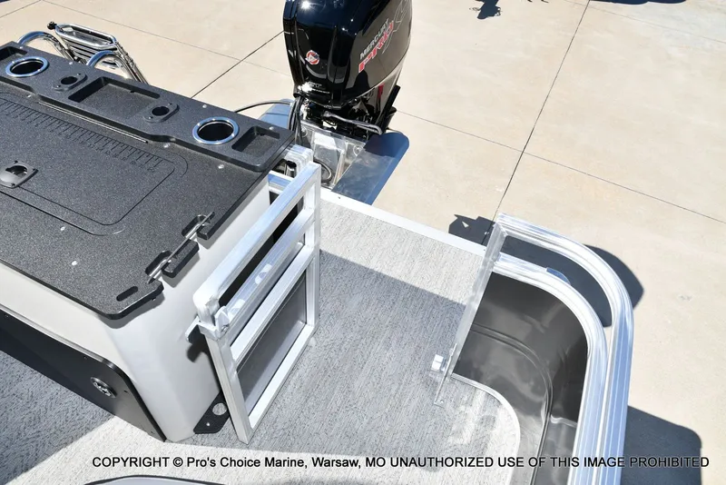 Slide: The Image of Sun Tracker Fishin' Barge 22 DLX w/115HP Pro-XS 4 Stroke 2026 - 49