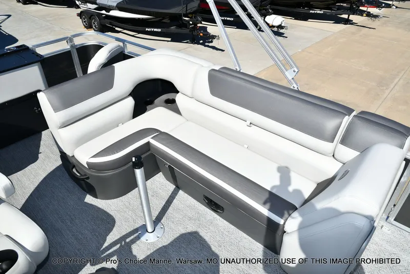 Slide: The Image of Sun Tracker Fishin' Barge 22 DLX w/115HP Pro-XS 4 Stroke 2026 - 65