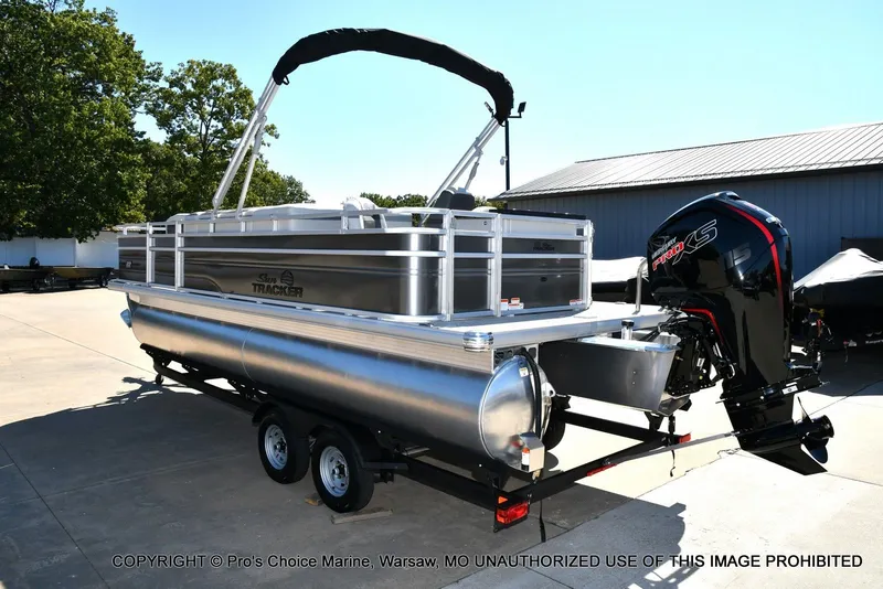 Slide: The Image of Sun Tracker Fishin' Barge 22 DLX w/115HP Pro-XS 4 Stroke 2026 - 85