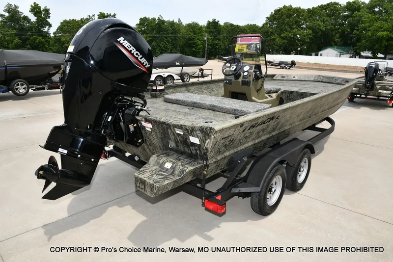 Slide: The Image of Tracker Grizzly 2072 CC 2026 - 14