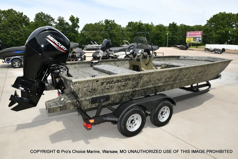 Slide: The Image of Tracker Grizzly 2072 CC 2026 - 15