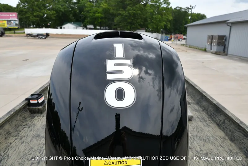 Slide: The Image of Tracker Grizzly 2072 CC 2026 - 18