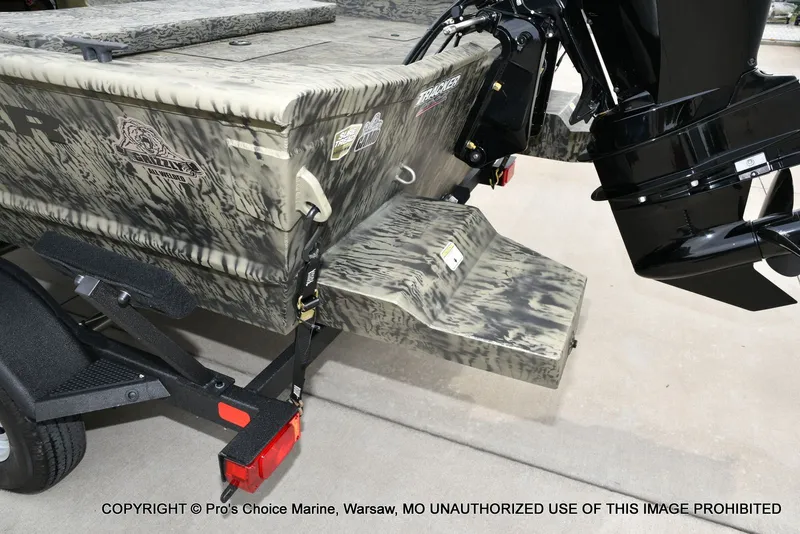 Slide: The Image of Tracker Grizzly 2072 CC 2026 - 21