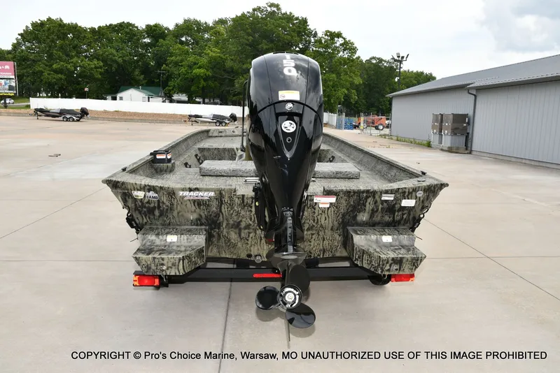 Slide: The Image of Tracker Grizzly 2072 CC 2026 - 22