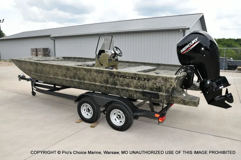 Slide: The Image of Tracker Grizzly 2072 CC 2026 - 23