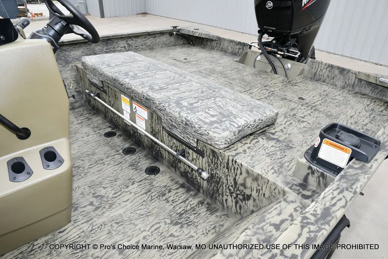 Slide: The Image of Tracker Grizzly 2072 CC 2026 - 37