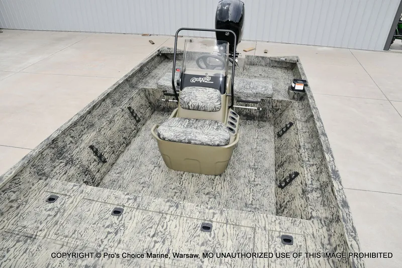 Slide: The Image of Tracker Grizzly 2072 CC 2026 - 45