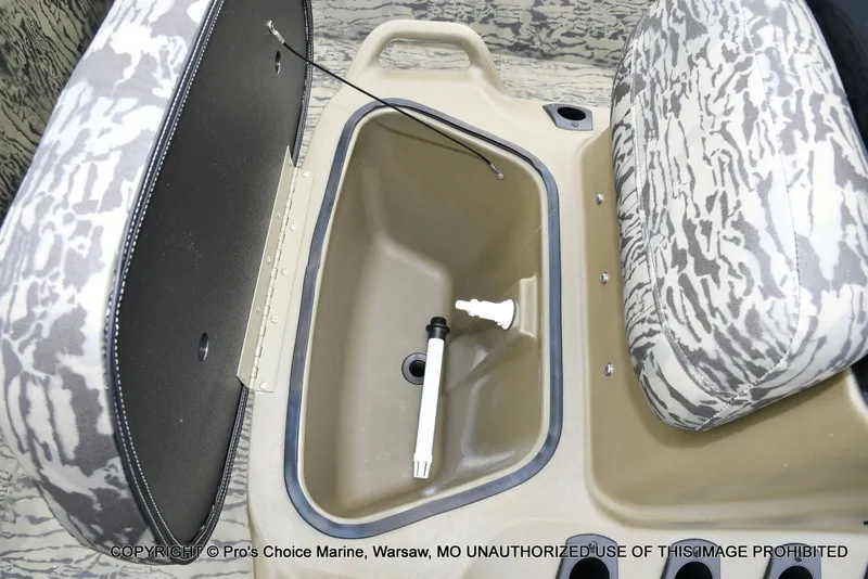 Slide: The Image of Tracker Grizzly 2072 CC 2026 - 48