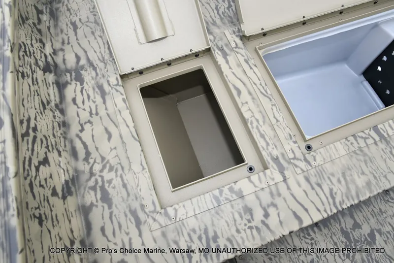 Slide: The Image of Tracker Grizzly 2072 CC 2026 - 51