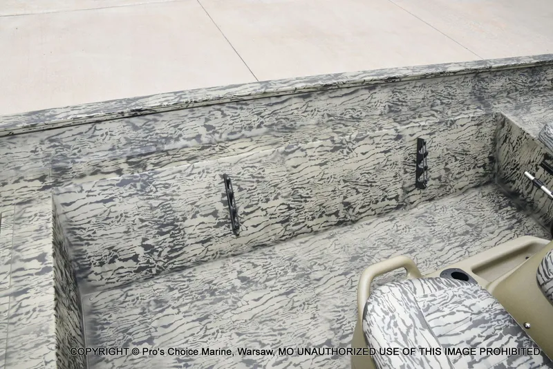 Slide: The Image of Tracker Grizzly 2072 CC 2026 - 59