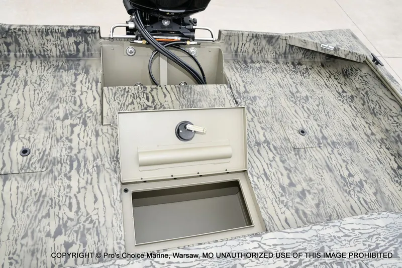 Slide: The Image of Tracker Grizzly 2072 CC 2026 - 63