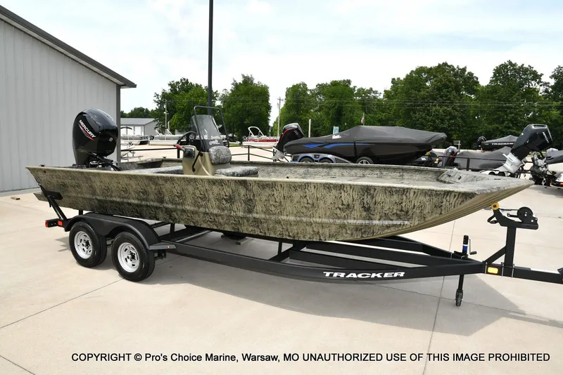 Slide: The Image of Tracker Grizzly 2072 CC 2026 - 68