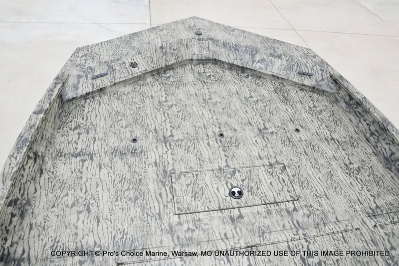 Slide: The Image of Tracker Grizzly 2072 CC 2026 - 72