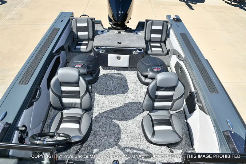 Slide: The Image of Ranger VX1988 WT w/250HP Mercury Pro-XS 2026 - 14