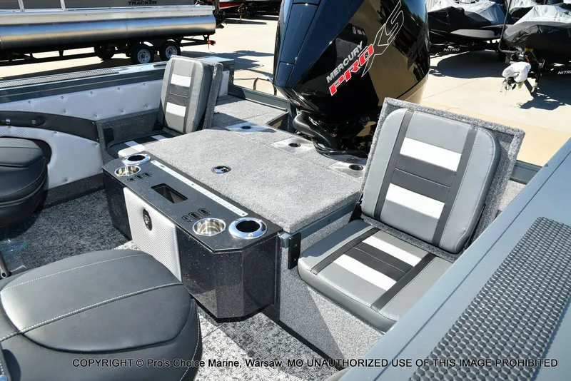 Slide: The Image of Ranger VX1988 WT w/250HP Mercury Pro-XS 2026 - 29