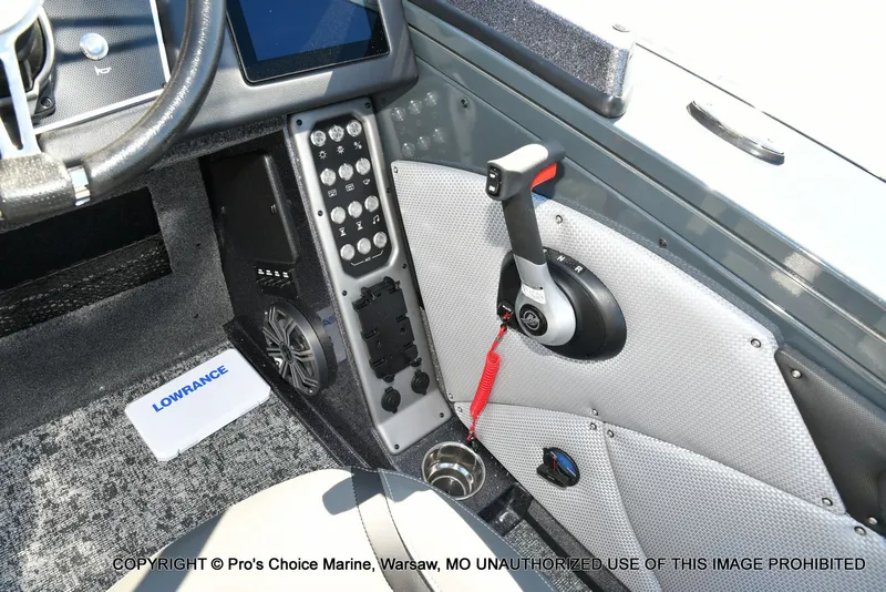 Slide: The Image of Ranger VX1988 WT w/250HP Mercury Pro-XS 2026 - 35