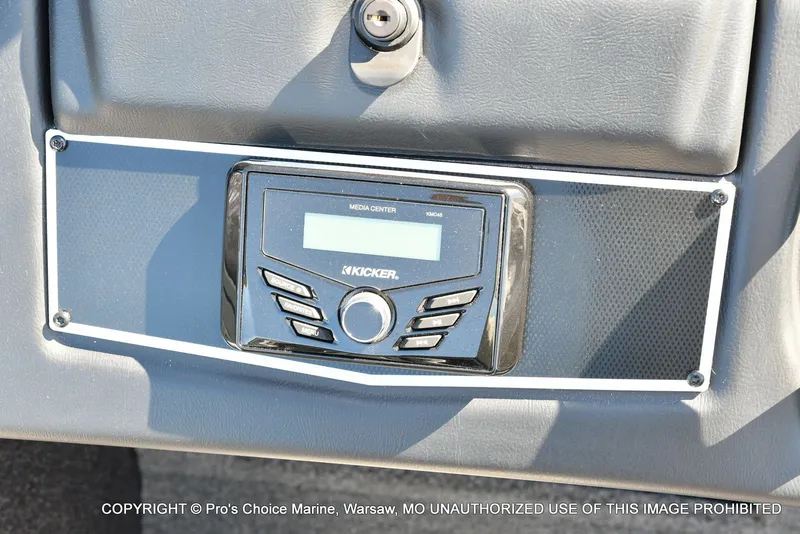 Slide: The Image of Ranger VX1988 WT w/250HP Mercury Pro-XS 2026 - 40