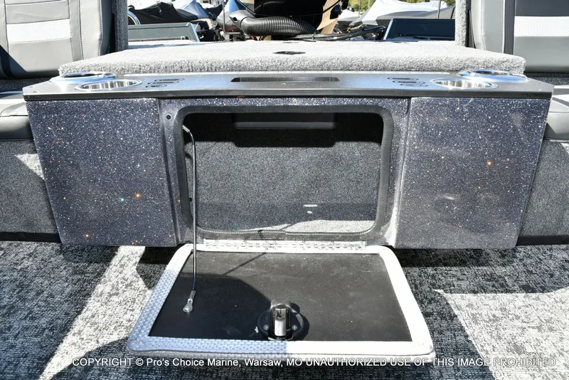 Slide: The Image of Ranger VX1988 WT w/250HP Mercury Pro-XS 2026 - 70