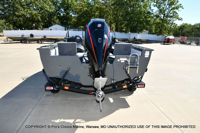 Slide: The Image of Ranger VX1988 WT w/250HP Mercury Pro-XS 2026 - 85