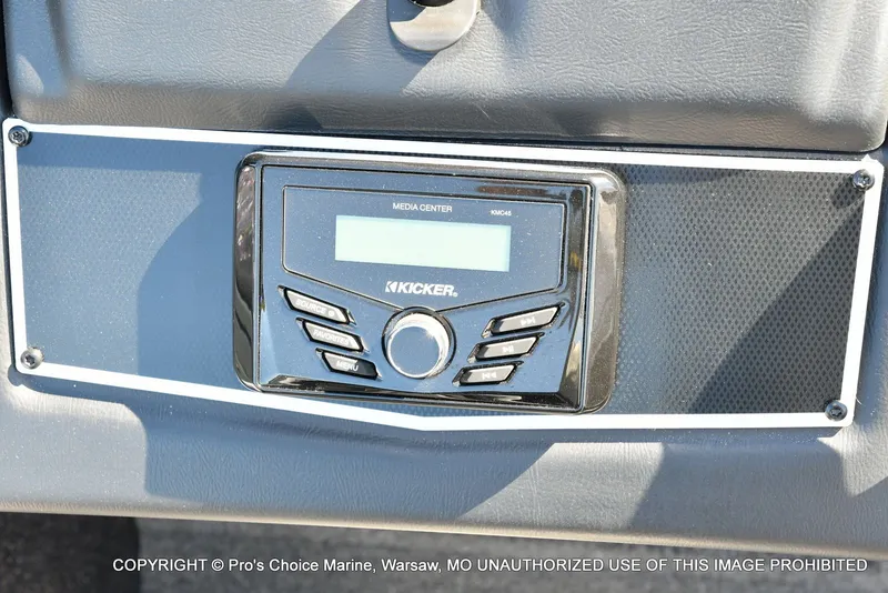 Slide: The Image of Ranger VX1988 WT w/250HP Mercury Pro-XS 2026 - 9