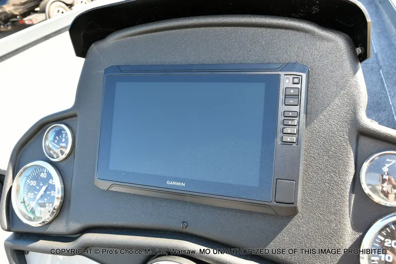 Slide: The Image of Ranger RT198P Cup Garmin Livescope Equipped 2026 - 10