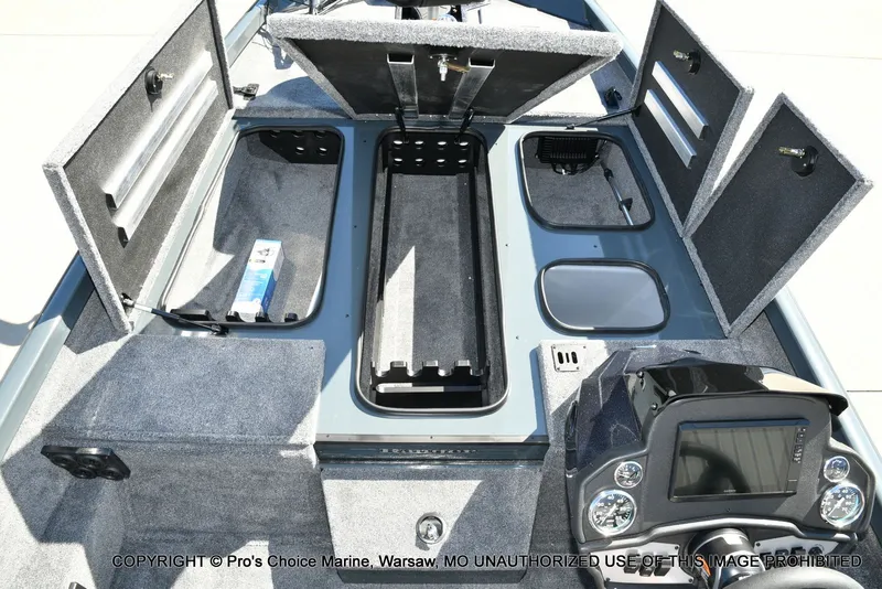 Slide: The Image of Ranger RT198P Cup Garmin Livescope Equipped 2026 - 12