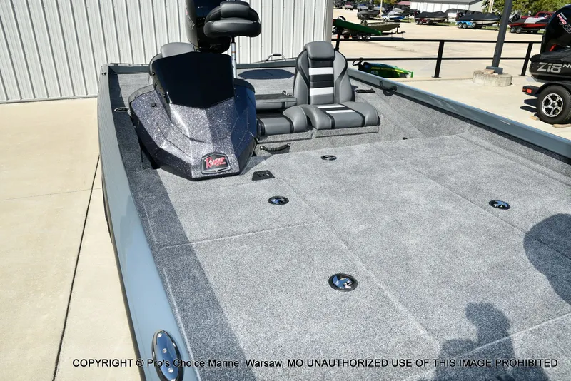 Slide: The Image of Ranger RT198P Cup Garmin Livescope Equipped 2026 - 34