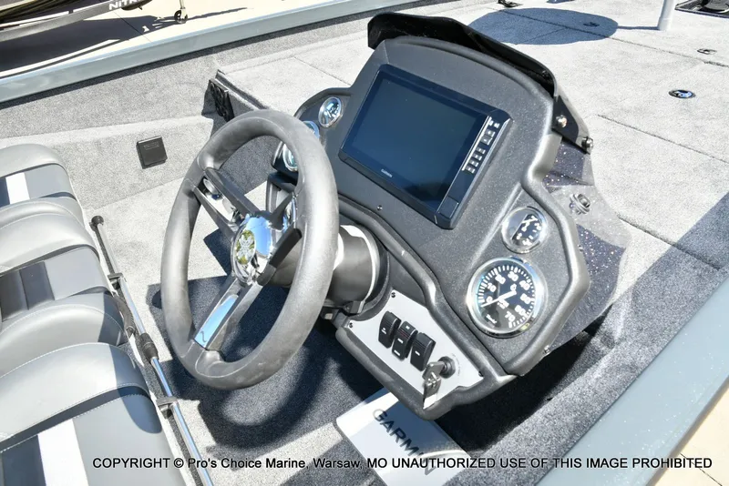 Slide: The Image of Ranger RT198P Cup Garmin Livescope Equipped 2026 - 38