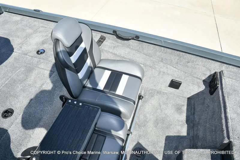 Slide: The Image of Ranger RT198P Cup Garmin Livescope Equipped 2026 - 47