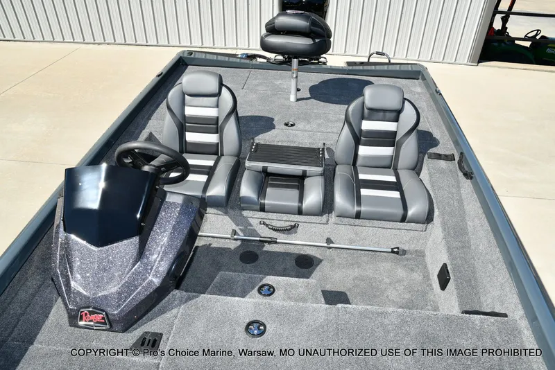 Slide: The Image of Ranger RT198P Cup Garmin Livescope Equipped 2026 - 51