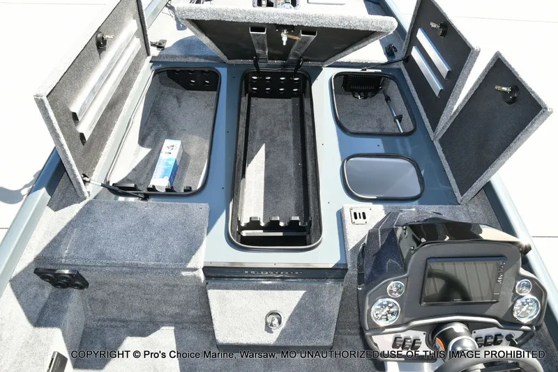 Slide: The Image of Ranger RT198P Cup Garmin Livescope Equipped 2026 - 54