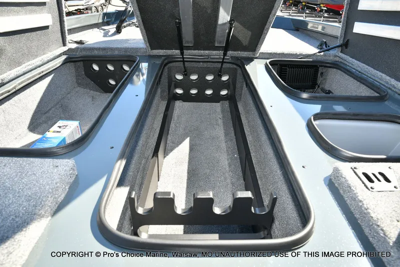 Slide: The Image of Ranger RT198P Cup Garmin Livescope Equipped 2026 - 56