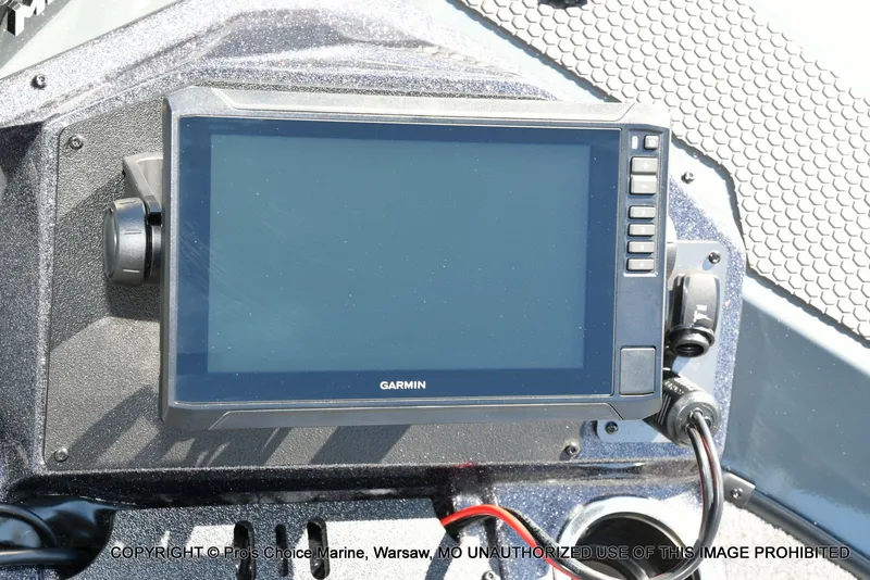 Slide: The Image of Ranger RT198P Cup Garmin Livescope Equipped 2026 - 6