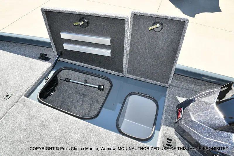 Slide: The Image of Ranger RT198P Cup Garmin Livescope Equipped 2026 - 61