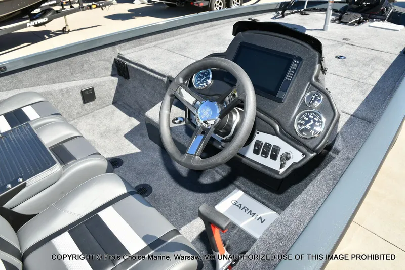 Slide: The Image of Ranger RT198P Cup Garmin Livescope Equipped 2026 - 9