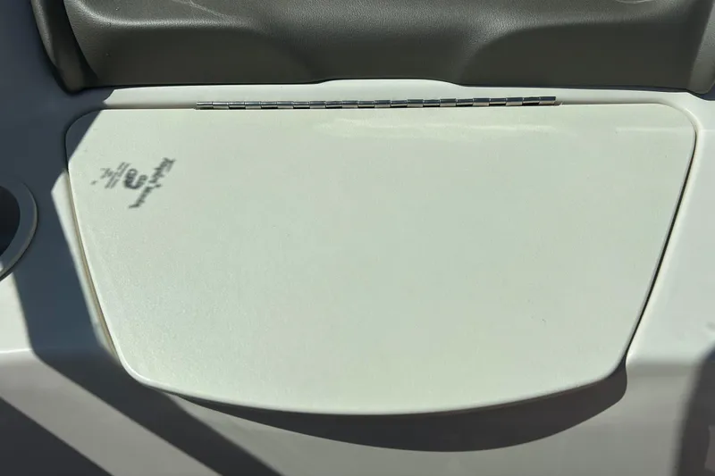Slide: The Image of 2005 Sea Ray 200 Sport boat dashboard with hinge detail. - 27