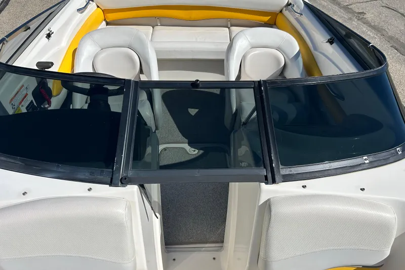 Slide: The Image of 2007 Larson SEi 180 LX I/O boat interior with white and yellow seating. - 18