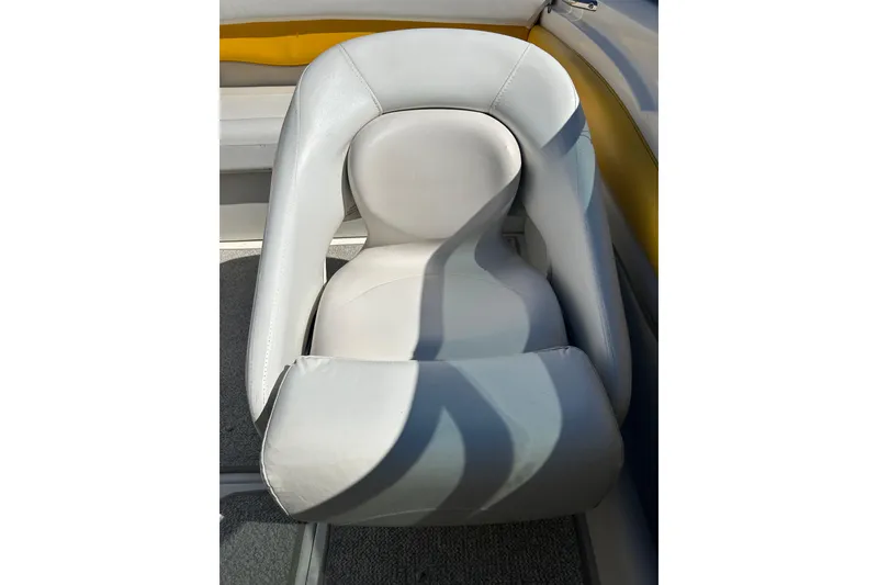 Slide: The Image of 2007 Larson SEi 180 LX I/O boat seat, white and gray upholstery. - 19