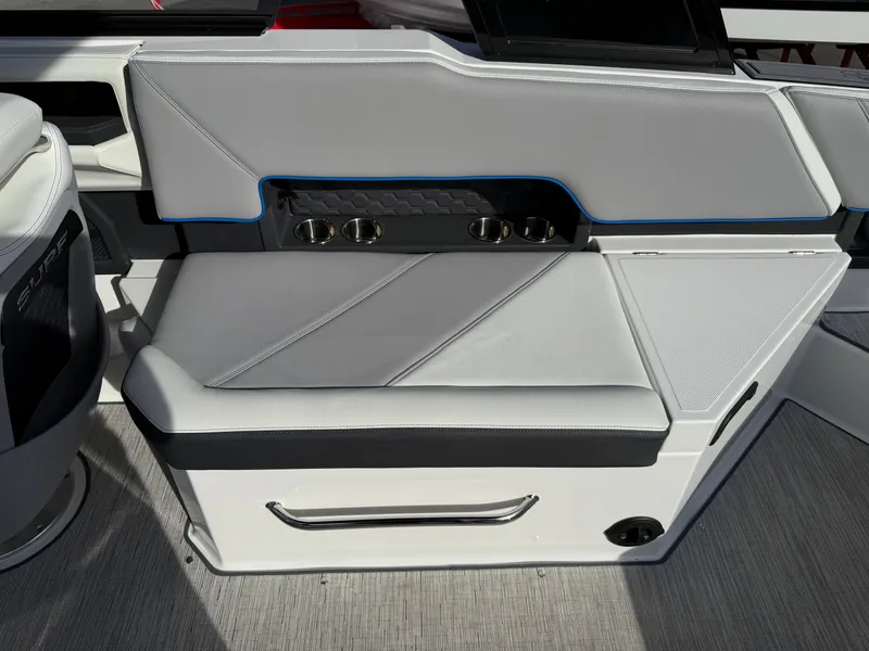 Slide: The Image of Cobalt R8 Surf 2024 - 281