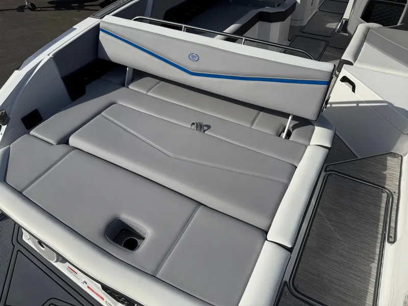 Slide: The Image of Cobalt R8 Surf 2024 - 291