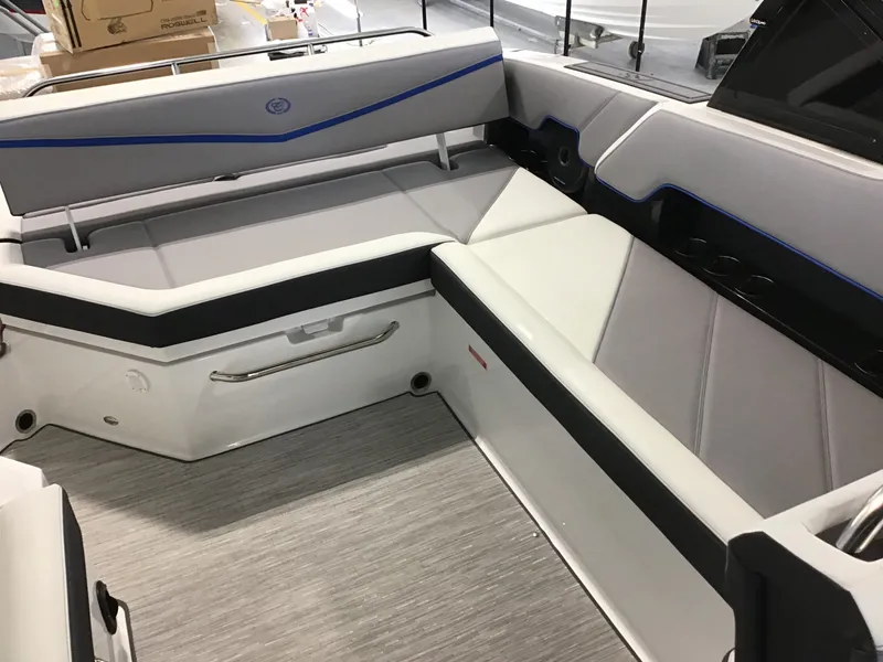 Slide: The Image of Cobalt R8 Surf 2024 - 296