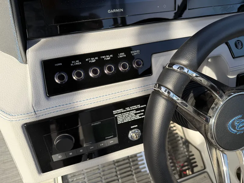 Slide: The Image of Cobalt R8 Surf 2024 - 321